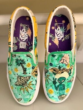 Vans Classic Slip - On Shoes Unidentified U-Paint Aliens UFOs Men 7 Women 8.5